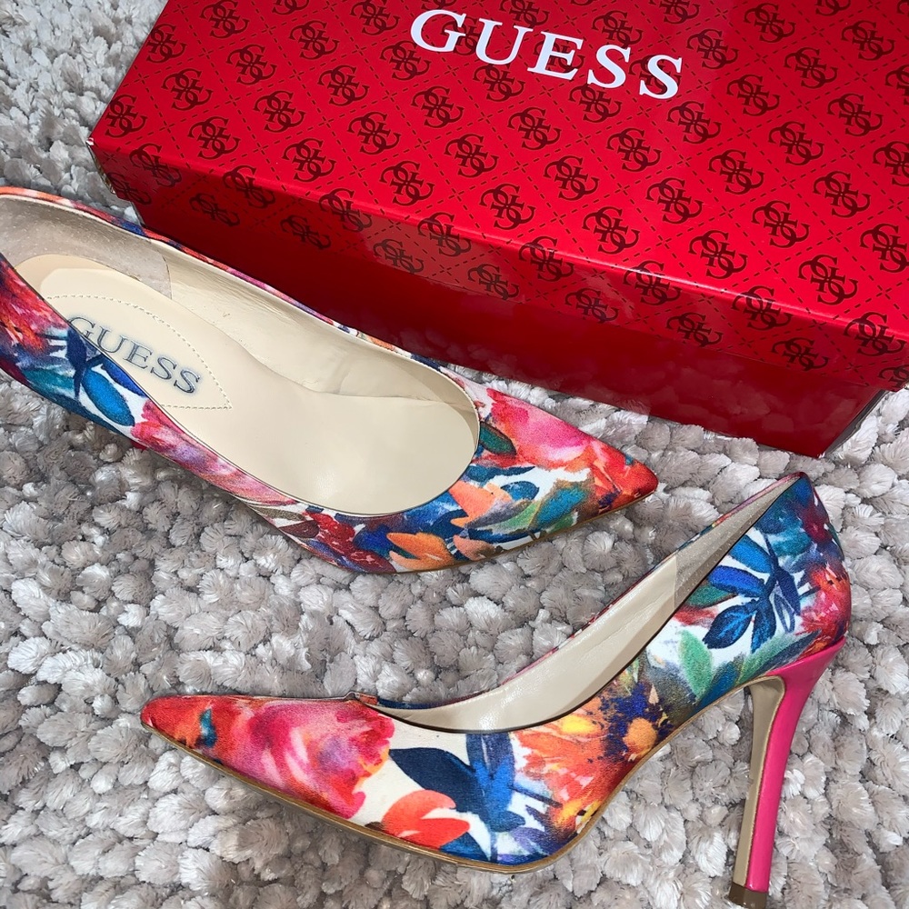 Floral Print GUESS Pumps